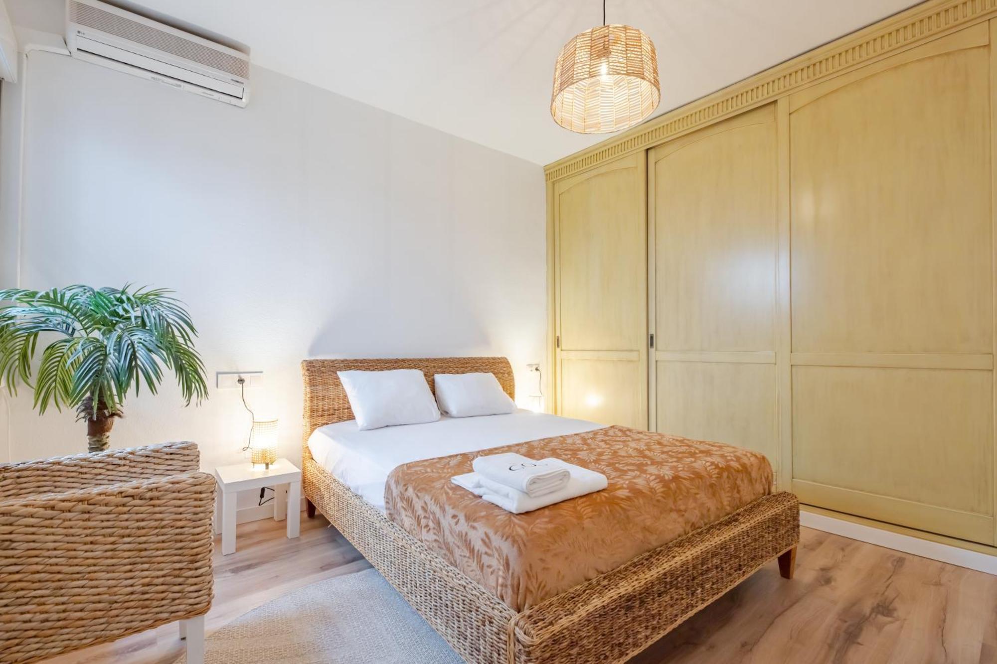 Apartamento Charming 4-bedroom In Malaga's Historic Center