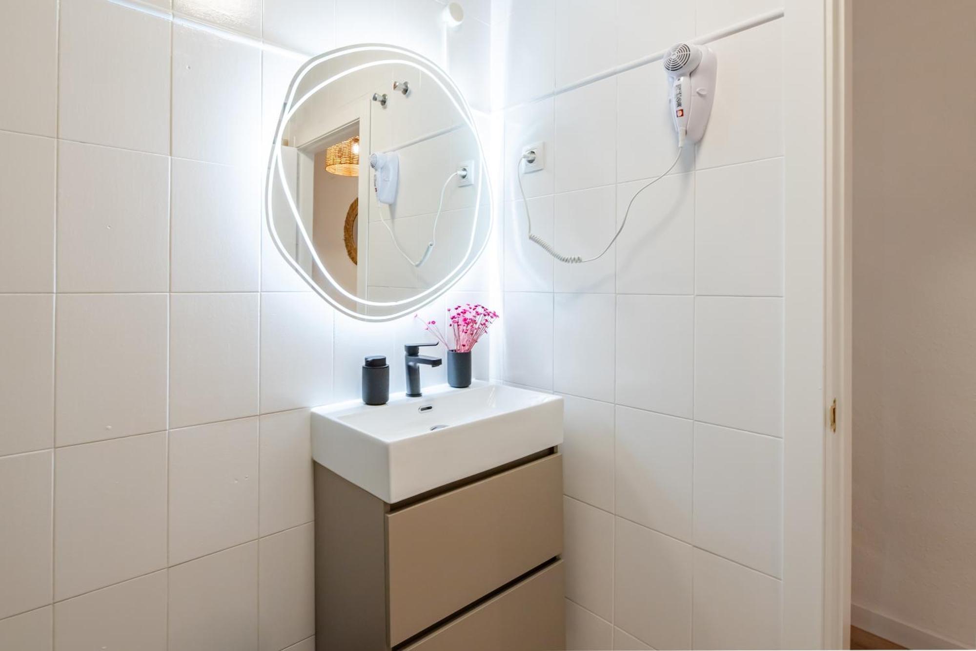 Charming 4-bedroom In Malaga's Historic Center Apartamento *