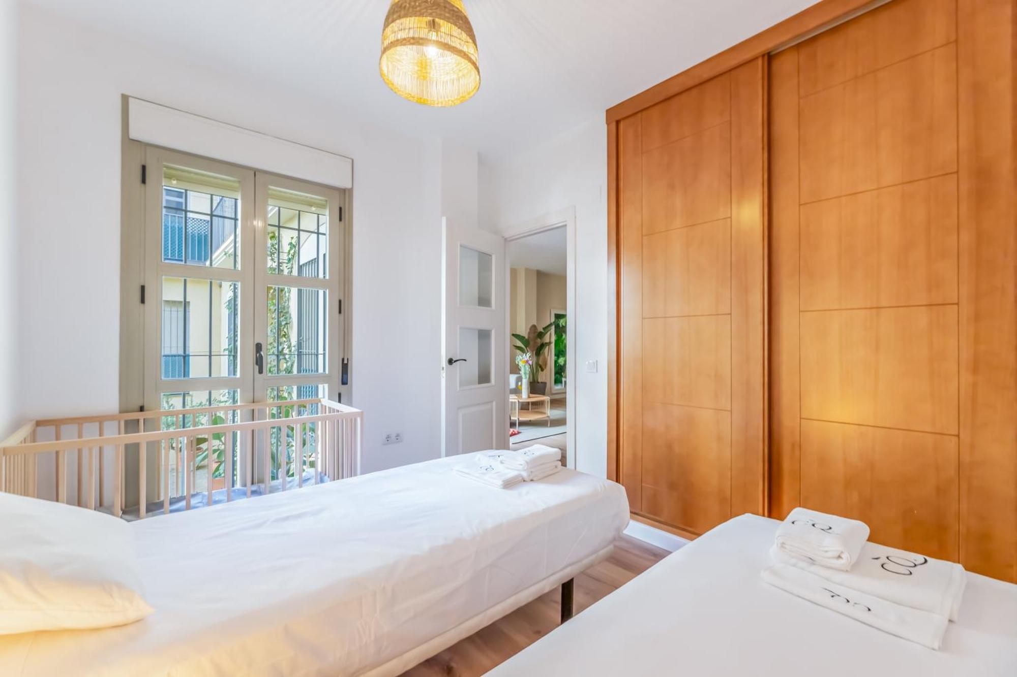 Charming 4-bedroom In Malaga's Historic Center Apartamento