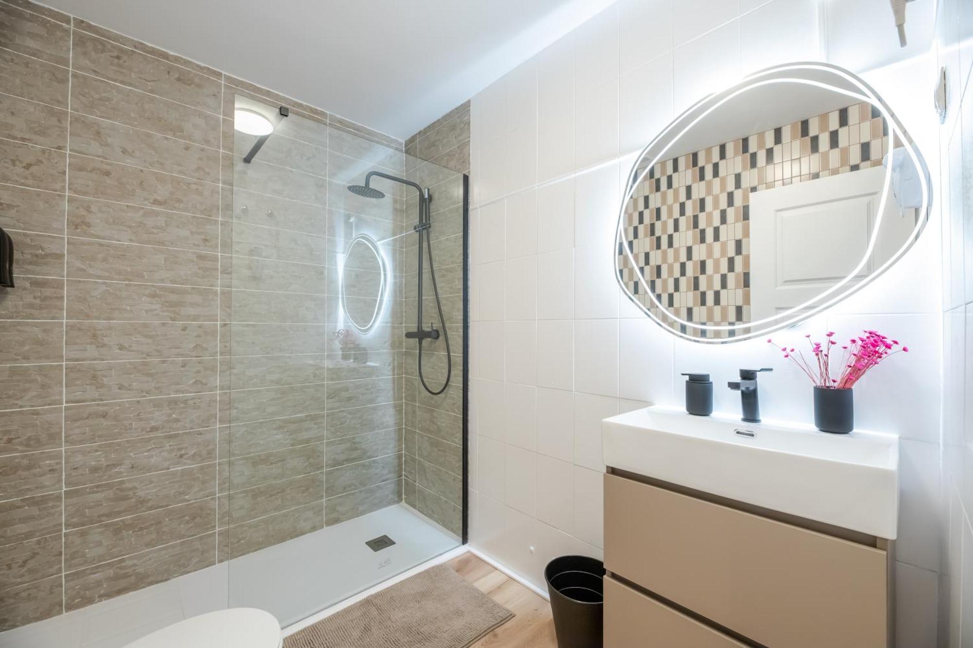 Apartamento Charming 4-bedroom In Malaga's Historic Center