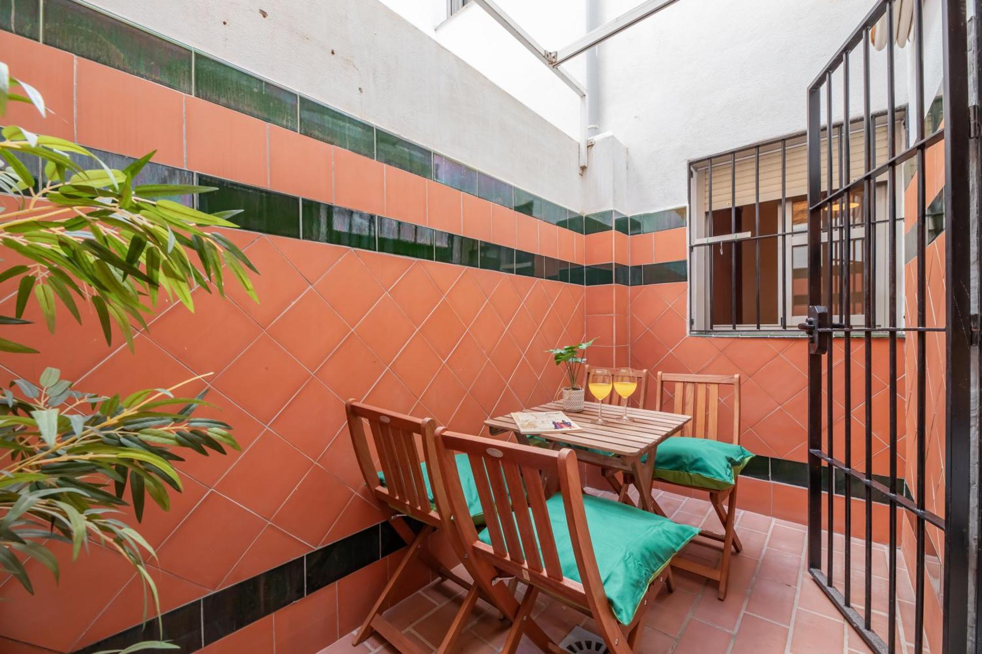Charming 4-bedroom In Malaga's Historic Center Apartamento *